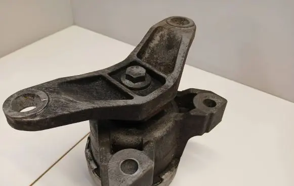 Ford Mondeo MK IV Engine mount bracket 6g916f012