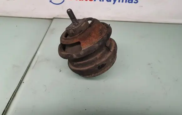 BMW 5 E39 Engine mount bracket 22116751281