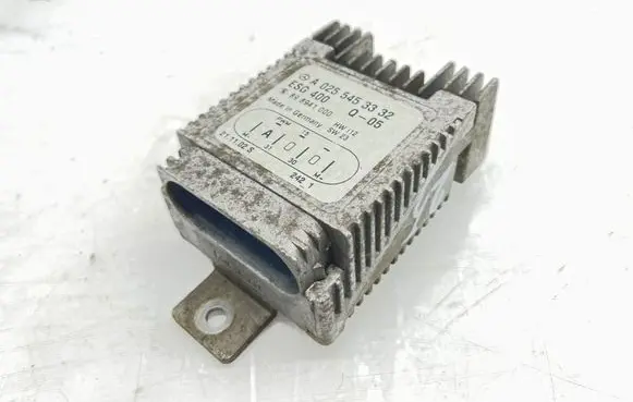 Mercedes-Benz SLK R170 Coolant fan relay A0255453332