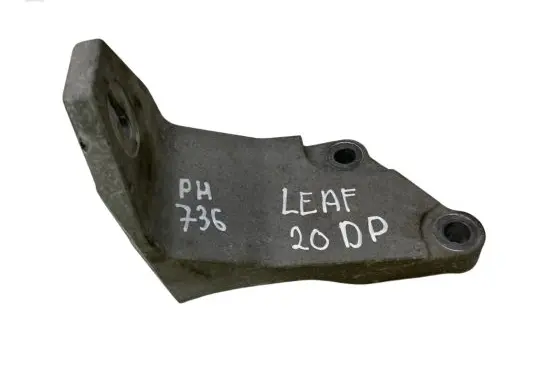 Nissan Leaf II (ZE1) Engine mounting bracket