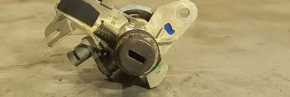 Audi A6 S6 C6 4F Tailgate exterior lock 8E0827573A