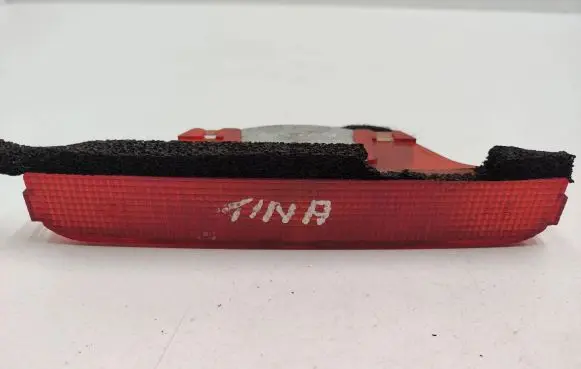 Nissan Almera Tino Third/center stoplight