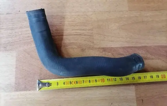 Volkswagen PASSAT B6 Engine coolant pipe/hose 1K0122157D