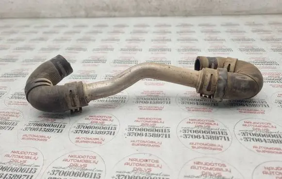 Volkswagen Touareg I Engine coolant pipe/hose 7L0819318B