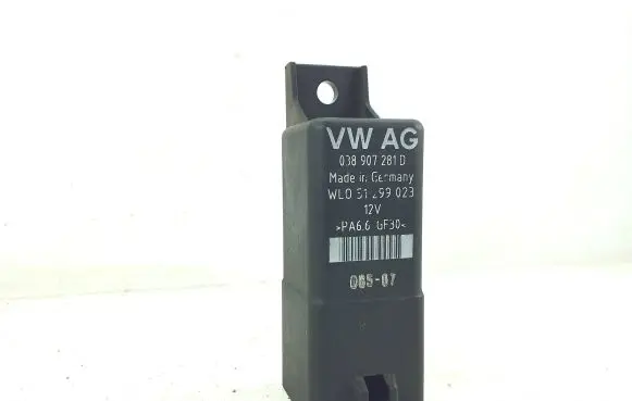 Volkswagen Golf V Glow plug pre-heat relay 038907281D 06507 51299023