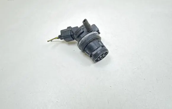 Mazda 3 I Windscreen/windshield washer pump 8603102451