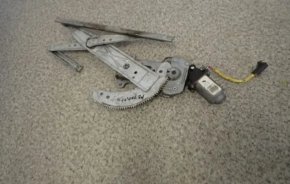 Nissan Micra Front door window regulator with motor