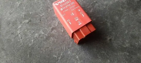 Volvo 850 Window wiper relay 9140663