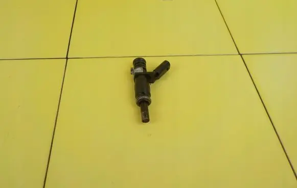 Mercedes-Benz CLK A209 C209 Fuel injector A2720780249 2HTR39