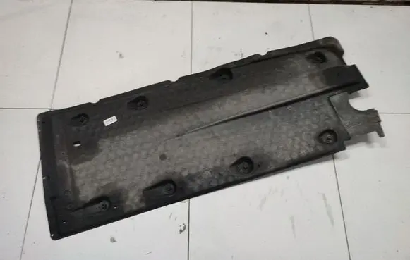 Volkswagen Golf V Engine splash shield/under tray