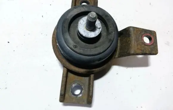 Hyundai Santa Fe Engine mount bracket 218122b500 21812-2b500