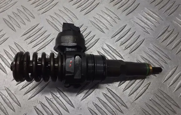 Skoda Octavia Mk2 (1Z) Fuel injector 0414720215