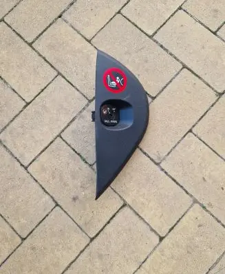 Passenger airbag on/off switch