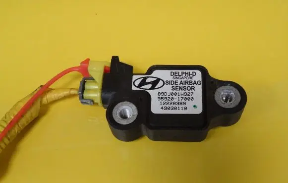 Hyundai Matrix Airbag deployment crash/impact sensor 9592017000