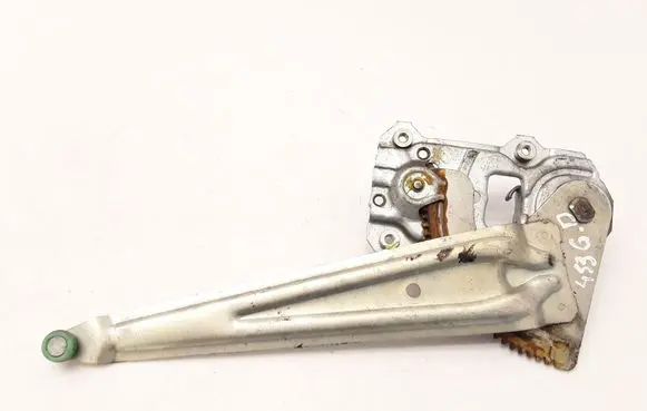 Rear door manual window regulator