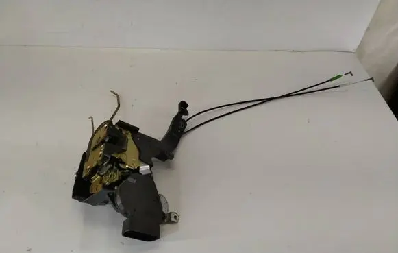 Toyota RAV 4 (XA20) Front door lock 3B07