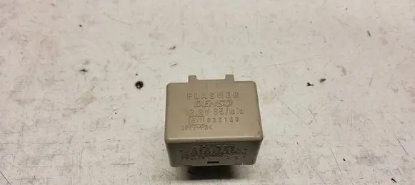 Toyota Avensis T250 Other relay 8198005040 MB0665005341
