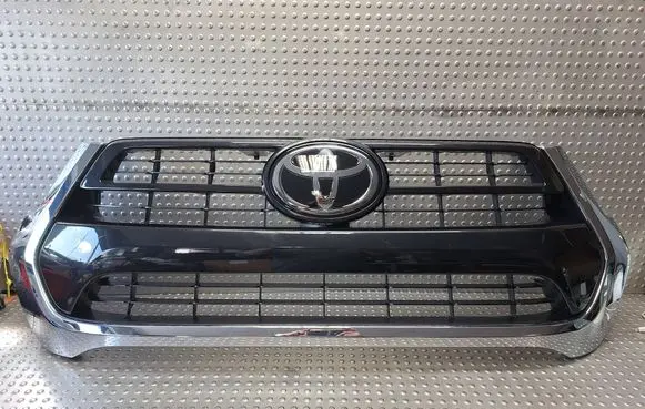 Toyota Hilux VIII Front bumper upper radiator grill S27725532 531000KK21 531110KB30
