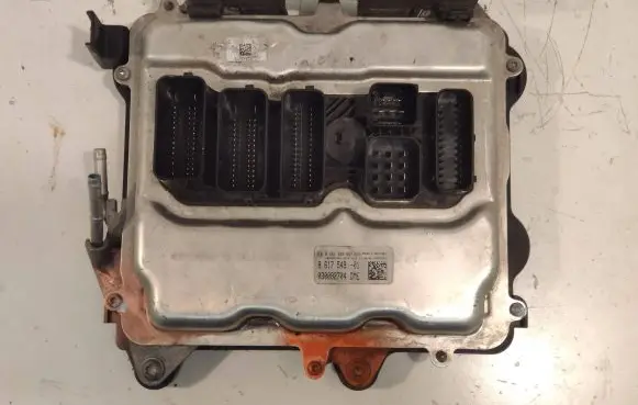 BMW 6 F12 F13 Engine control unit/module 8617549 030082704 0261S09667