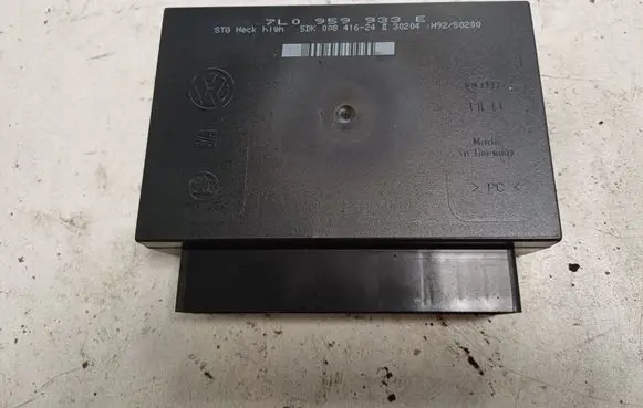 Volkswagen Touareg I Door central lock control unit/module 7L0959933E