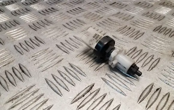Iveco Daily 35 - 40.10 Brake pedal sensor switch B3653319