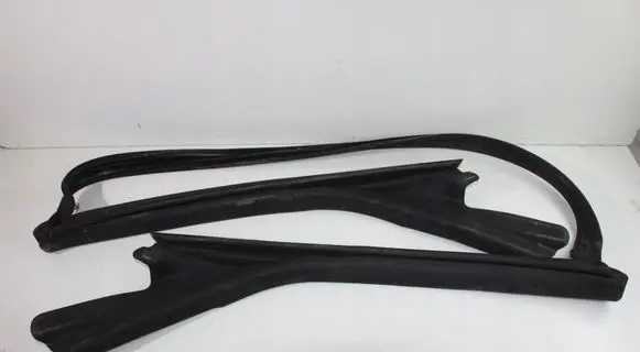 Audi A3 S3 8P Rubber seal front door (on door) 8P7371465B