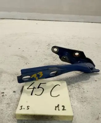 Audi A3 S3 8P Engine bonnet/hood hinges 8P0823301