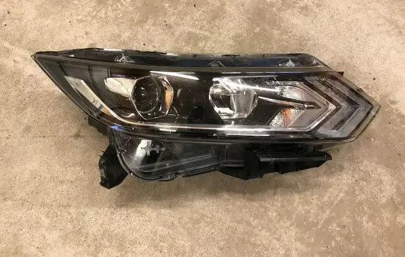 Nissan Qashqai Headlight/headlamp