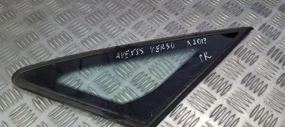 Toyota Avensis Verso Front triangle window/glass 