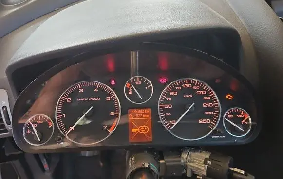 Speedometer (instrument cluster)