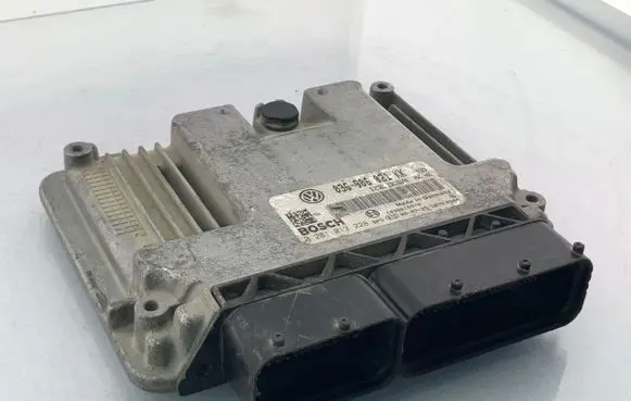 Volkswagen Golf V Engine control unit/module 03G906021KK 1039S15970 0281013228