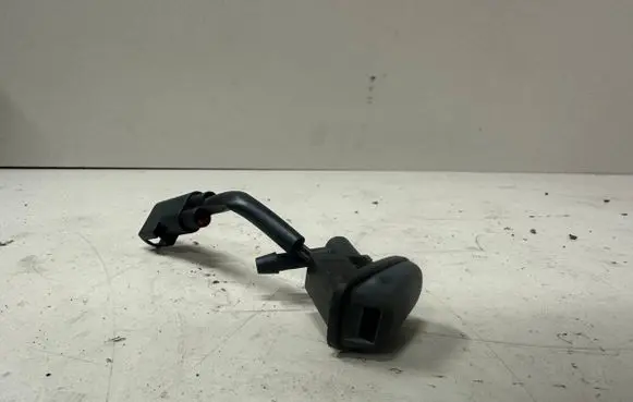Ford Focus Windshield washer spray nozzle BM5117666A