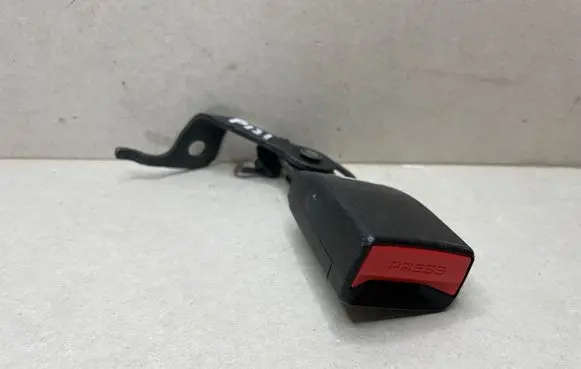 BMW 5 G30 G31 G38 Rear seatbelt buckle 7412782 632223300 31052021