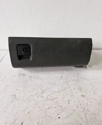 Volkswagen PASSAT B3 Glove box
