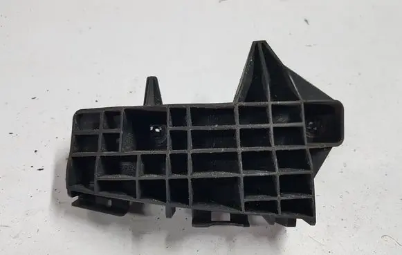 Toyota Avensis T270 Rear bumper mounting bracket 