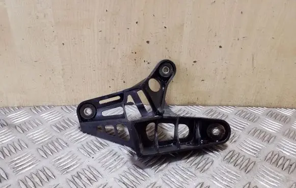 Audi A3 S3 8P Gear shift cable bracket 1K0711789G