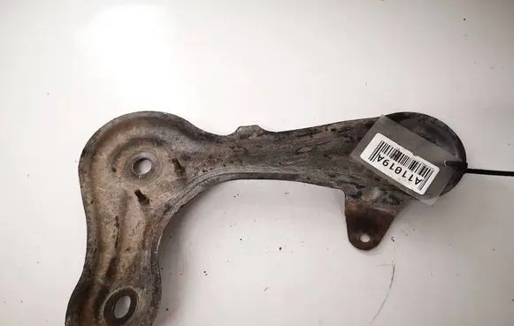 Toyota Avensis T270 Engine mounting bracket 