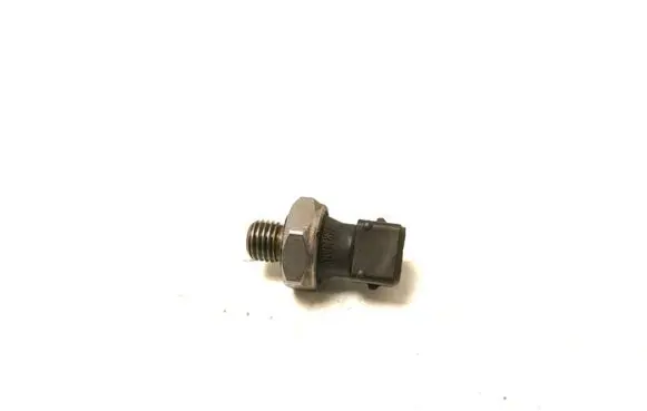 BMW 3 F30 F35 F31 Oil pressure sensor 7568480