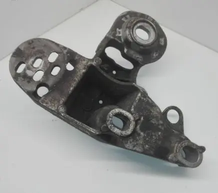 Audi A4 S4 B7 8E 8H Engine mounting bracket 8E0199351