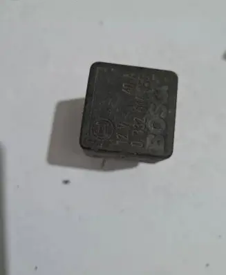 Volkswagen Golf IV Other relay 0332014156