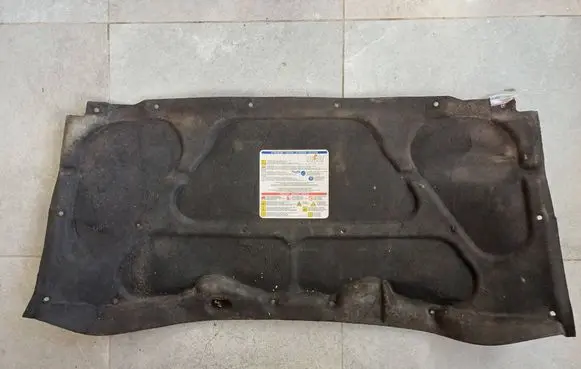 Engine bonnet/hood sound/heat insulation