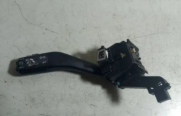 Skoda Octavia Mk2 (1Z) Indicator stalk 1KO53513G