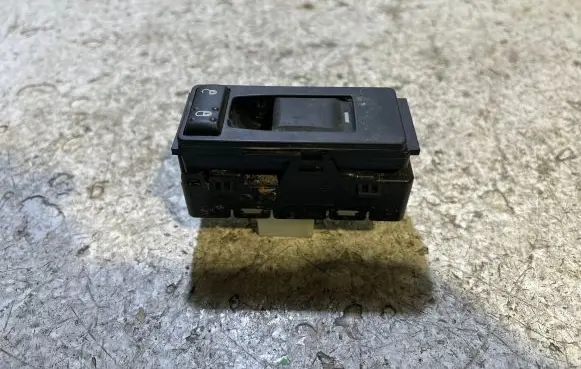 Jeep Patriot Electric window control switch 2143467
