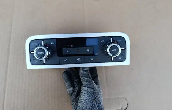 Volkswagen Touareg II Climate control unit 7P6907040AG 5HB01043361