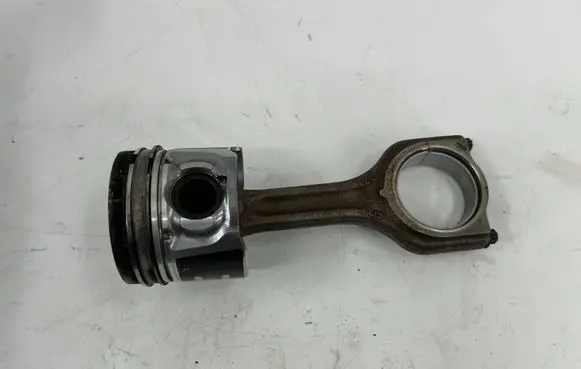 Volvo V60 Piston with connecting rod