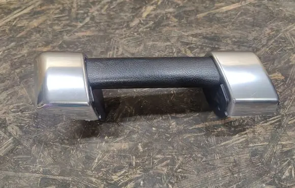 Land Rover Discovery 4 - LR4 Front door interior handle trim 