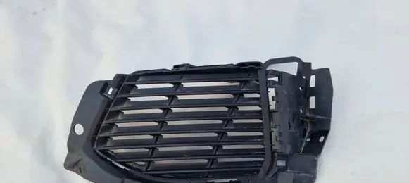 Peugeot 5008 II Front bumper lower grill 9810870377 C06760091