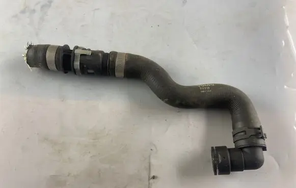 Volvo V40 Engine coolant pipe/hose 31319129