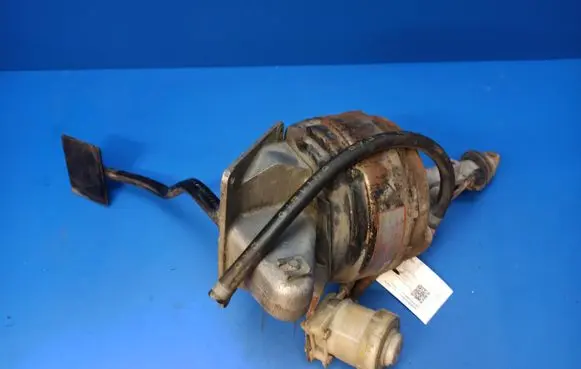 Jaguar XJS Master brake cylinder CAC1713 P39883 P39615