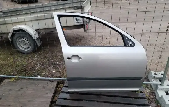 Skoda Octavia Mk2 (1Z) Front door
